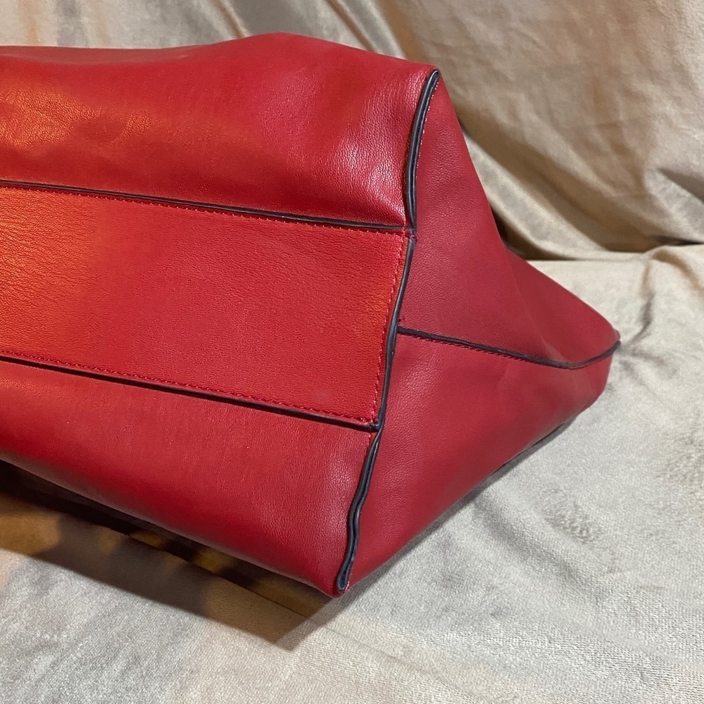 Lulu Dharma Elegant Red Tote Bag - Picture 4 of 8